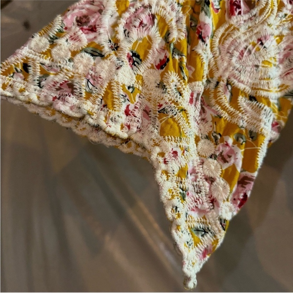 Floral Embroidered Women's Top - Picture 5 of 7